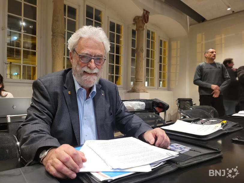 Peter Bohnenblust, à son siège du Conseil de ville pour la dernière fois