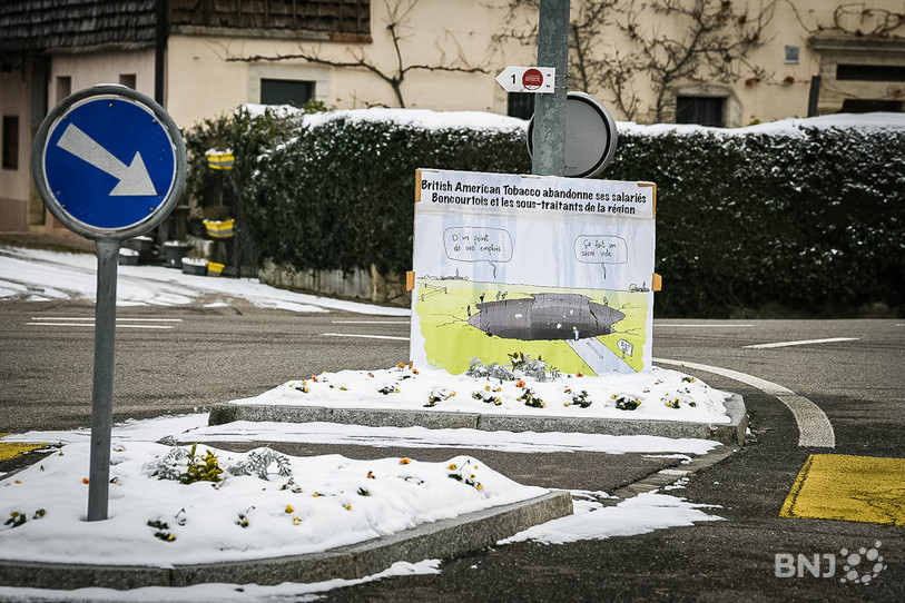 Une manifestation a été organisée samedi à Boncourt, en soutien aux employés qui verront leur usine fermer l'an prochain (photo : Stéphane Bée).