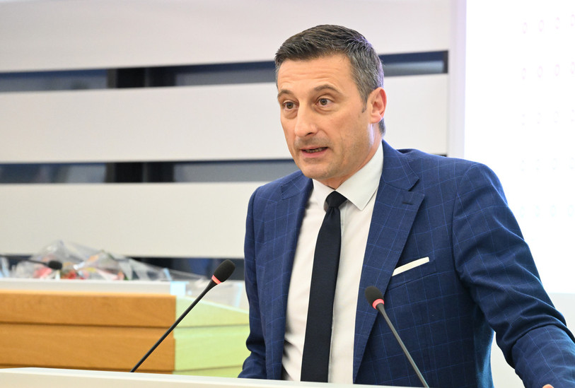 Le ministre de l'économie Jacques Gerber a rappelé que des analyses de bruit peuvent être menées par les restaurateurs sur leurs terrasses. (Photo : Georges Henz).