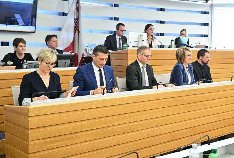 Le Gouvernement jurassien a adressé un message au Parlement, qui devra se prononcer sur une modification de la loi d'impôt. (Photo : Georges Henz).