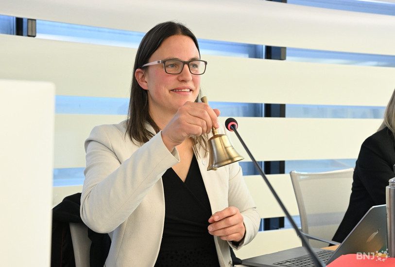 Brigitte Favre a sonné la clochette du Parlement jurassien une dernière fois (photo : Georges Henz).