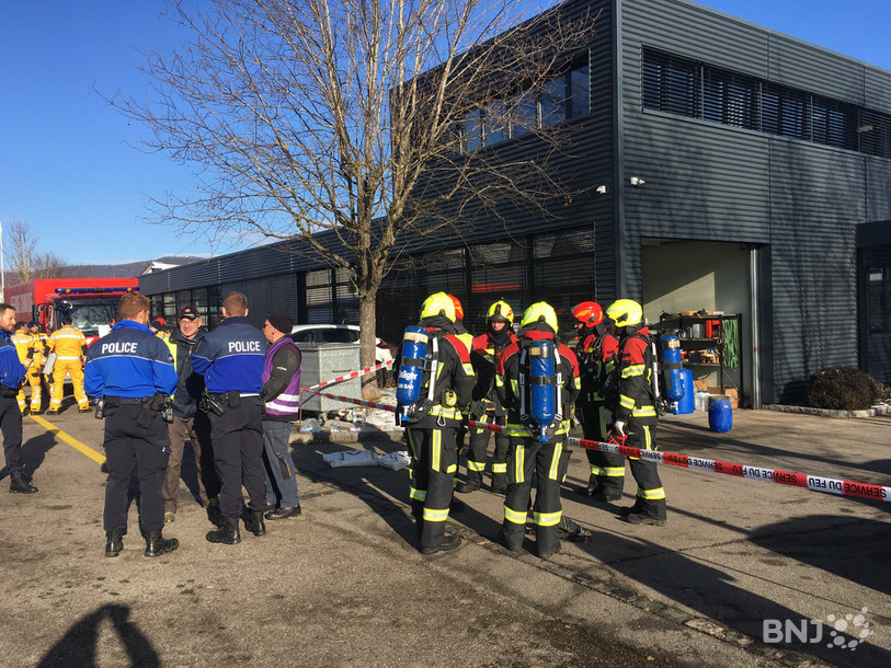 Policiers et pompiers sont intervenus pour une fuite d'acide chlorhydrique dans une usine de Courrendlin.