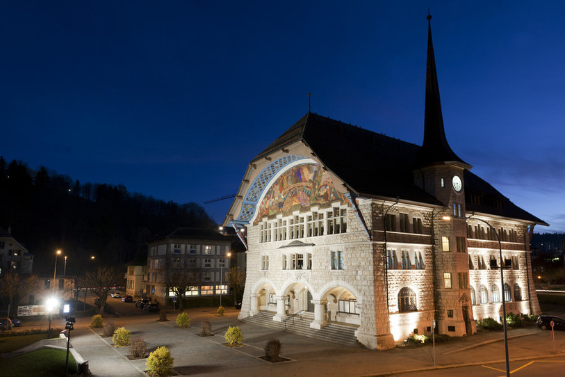 Au Locle, l'Hôtel de Ville sera bleu. Photo: Viteos - Renaud Sterchi.