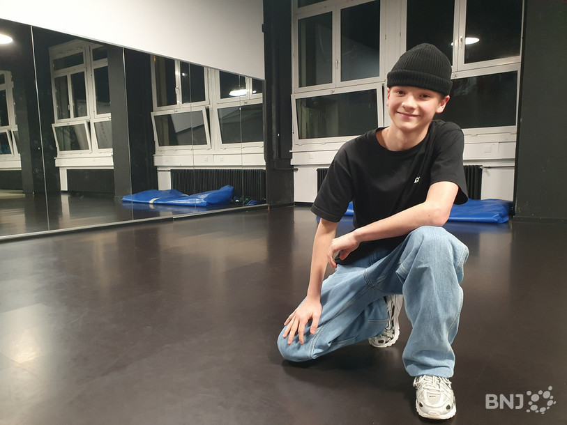 Le jeune breakeur Lotus dans la salle de la Groove Academy à Neuchâtel, là où il s’entraine presque tous les jours.