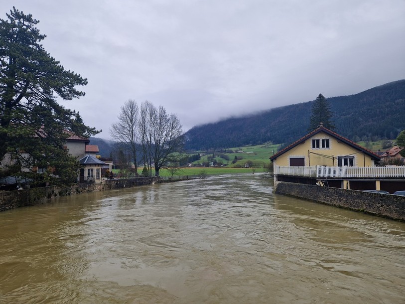 L'Areuse lors de la dernière crue le 24 décembre 2022. (Photo: BNJ)