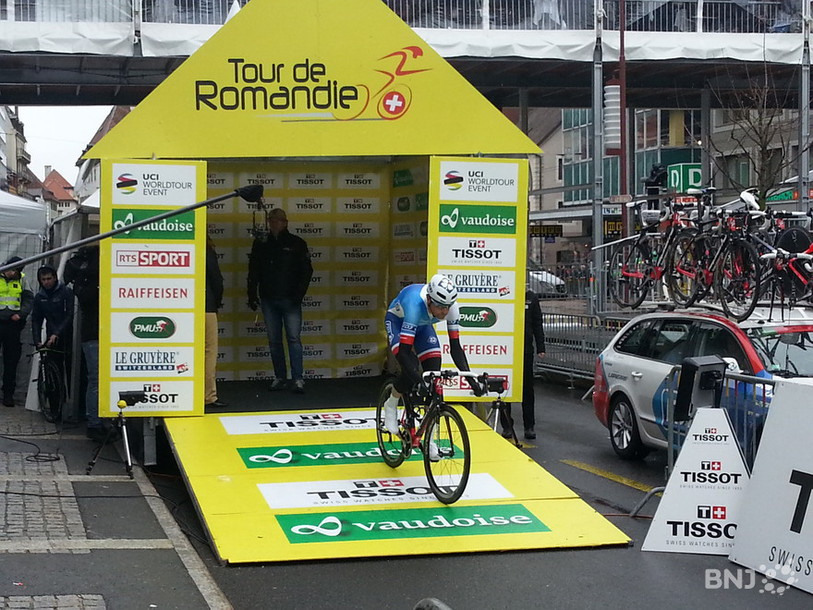 Les coureurs s'élancent depuis la place Espacité, sur l'Avenue Léopold-Robert