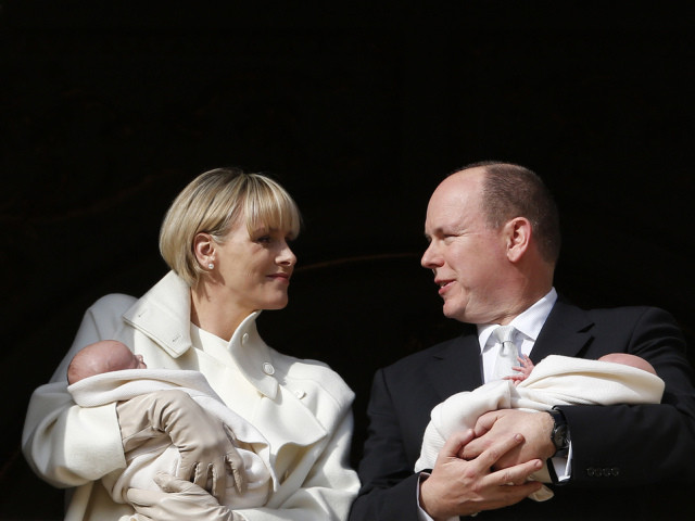 Albert et Charlène ont présenté leurs jumeaux à la population