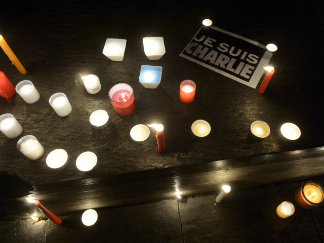 Des bougies ont été allumées en hommage aux victimes à Genève