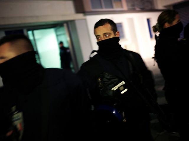 La police a mené toute la nuit des perquisitions à Reims.