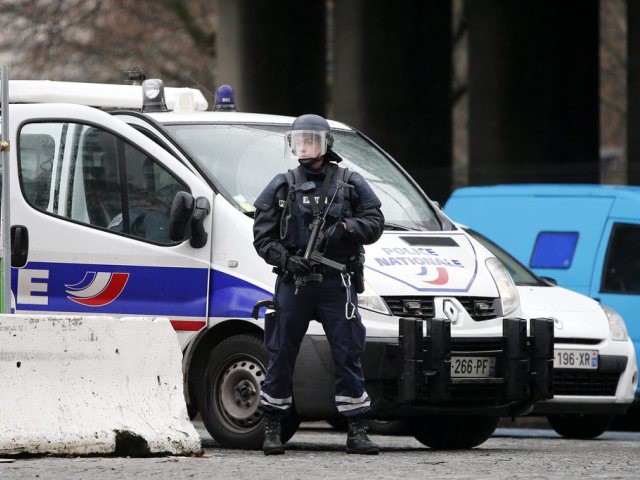 Les forces de sécurité se sont déployées dans la zone.