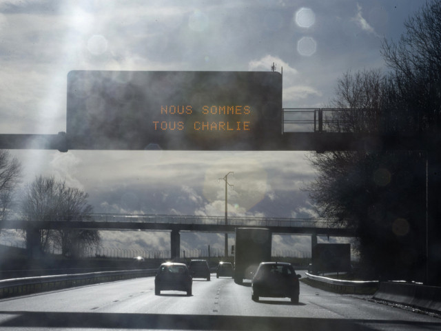 Le mot d'ordre Je suis Charlie relayé sur les autoroutes en France