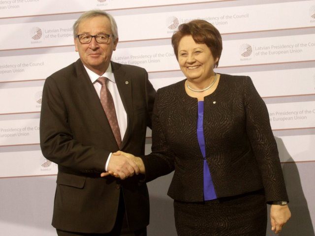 Jean-Claude Juncker et Laimdota Straujuma, Premier ministre letton