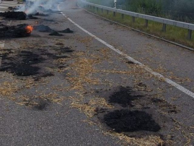 L'incendie a provoqué des bouchons (src: Police canto. de St-Gall).