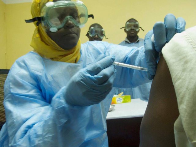 Vaccins Ebola: des tests vont commencer en Afrique de l'Ouest