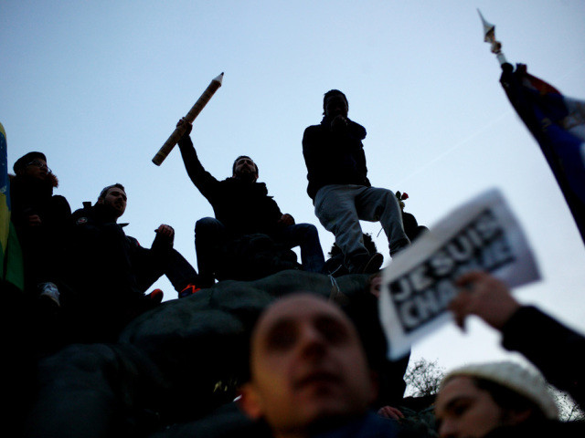 Trois millions de personnes dans les rues à Paris et en province
