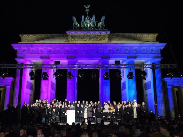 Dix mille personnes manifestent avec Merkel à l'appel de musulmans