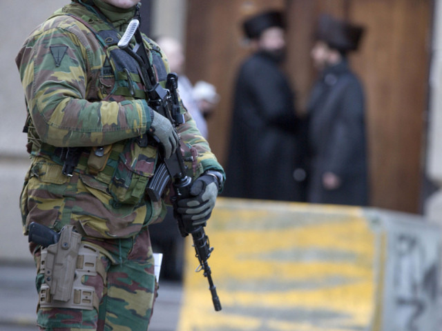 Belgique: la police traque le cerveau des attentats déjoués
