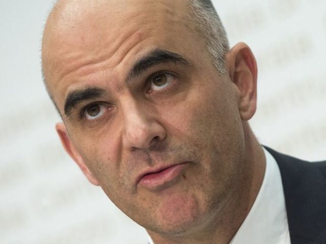 Le secteur public doit aussi faire des efforts sur les salaires