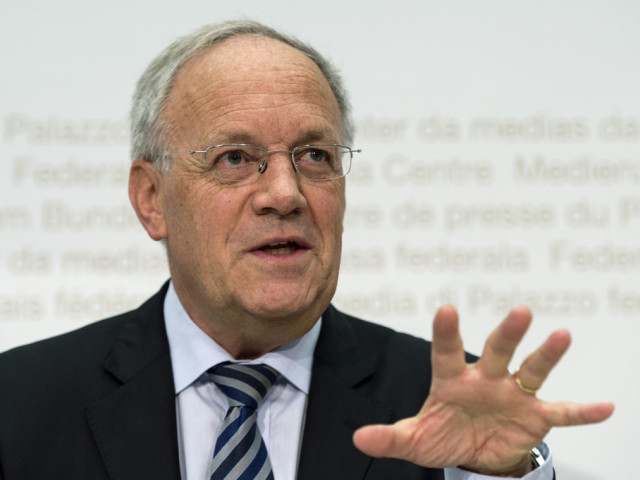 Chaque Suisse doit pouvoir travailler, martèle M. Schneider-Ammann