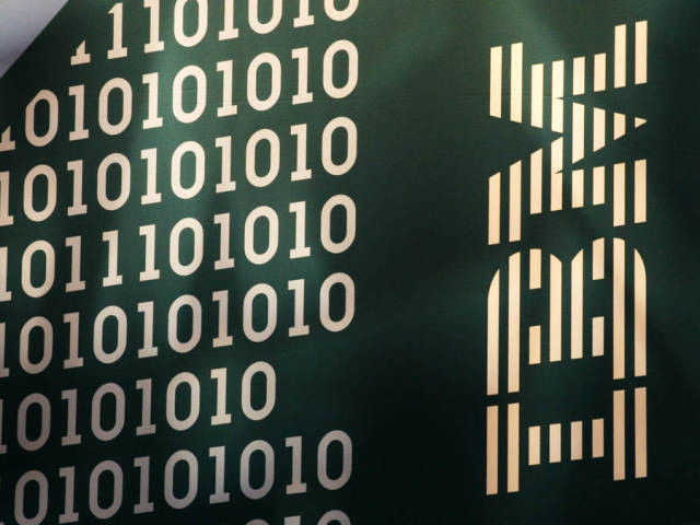 Bénéfice net annuel d'IBM en nette baisse mais meilleur que prévu