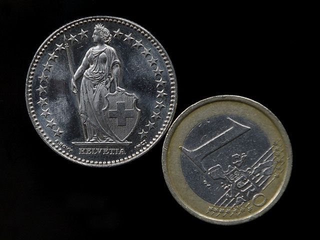 L'euro atteint un plus bas historique par rapport au franc