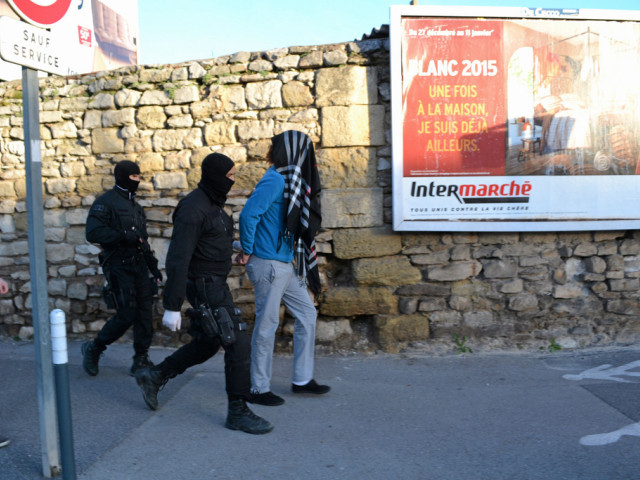 Cinq arrestations dans un coup de filet anti-djihadiste en France