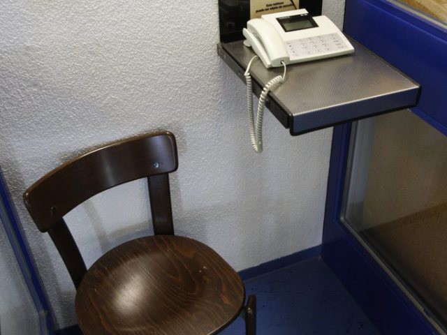 Vers une ligne téléphonique anti-radicalisation en Suisse