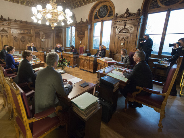 Le Conseil fédéral fait durer le suspense autour de l'immigration