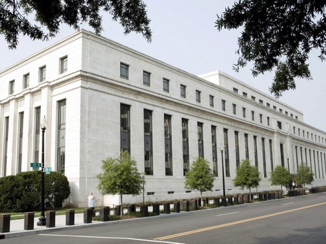 La Fed laisse les taux d'intérêts inchangés proches de zéro