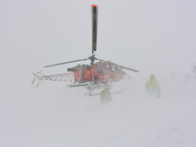 Fort danger d'avalanche en Valais, skieurs pris dans une coulée