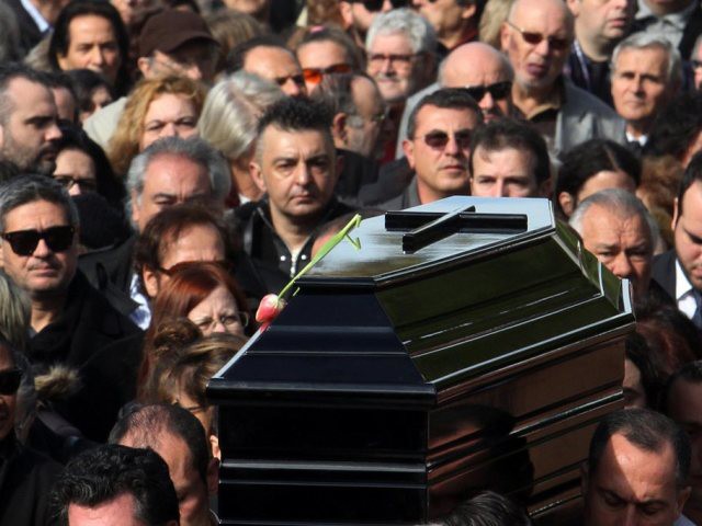 Le chanteur Demis Roussos a été inhumé à Athènes