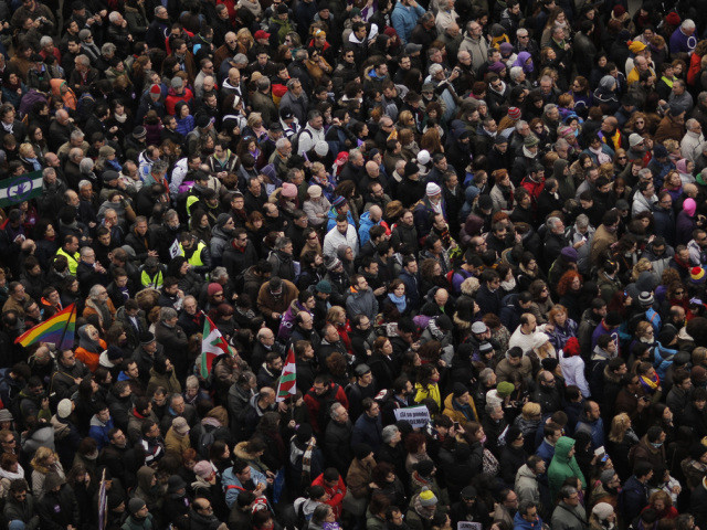 Madrid: des dizaines de milliers de personnes marchent avec Podemos