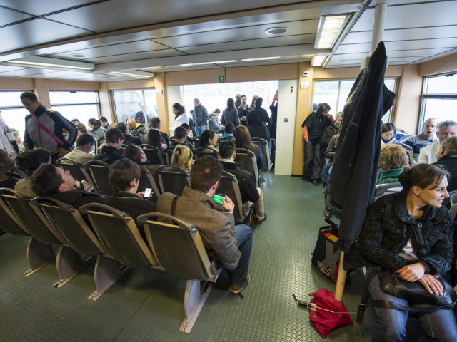 Transports sur le Léman: les pendulaires ne cachent pas leur colère