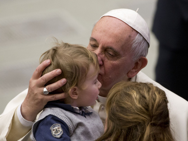 Fessée: une remarque du pape fait polémique