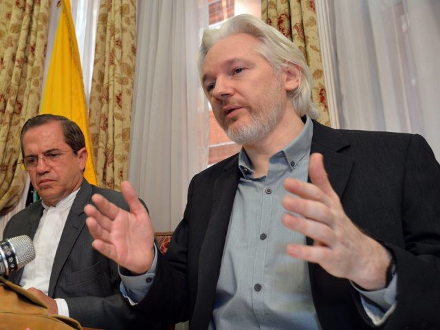 La surveillance d'Assange aurait déjà coûté 13 millions d'euros