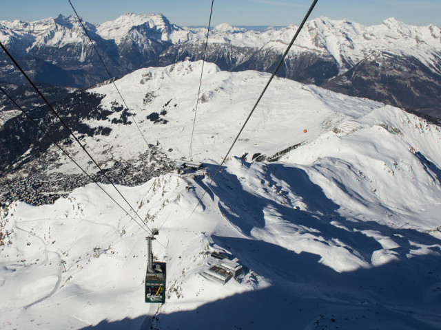 Ski: écart de prix de presque 50% avec les stations étrangères