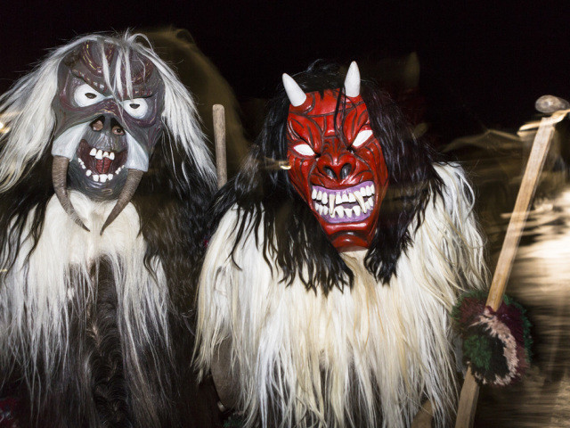 Carnaval: avalanche de... confettis en Valais
