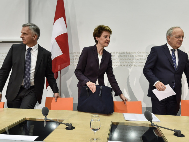 Le Conseil fédéral ne se laisse pas dérouter par l'automne 