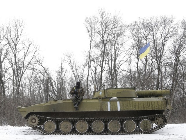 Kiev et les rebelles ne veulent pas retirer leurs armes lourdes
