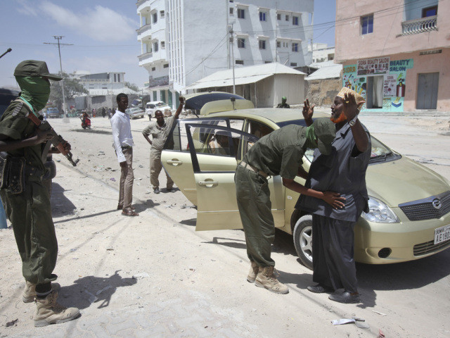 Au moins 25 morts dans l'attaque contre un hôtel à Mogadiscio