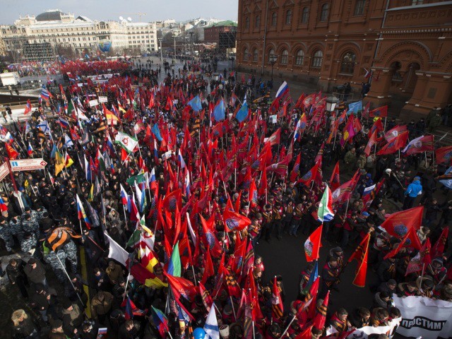Des dizaines de milliers de manifestants anti-Maïdan à Moscou