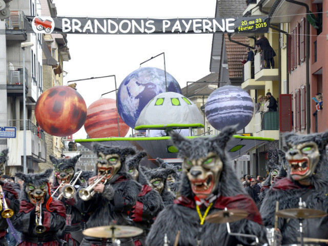Le carnaval a investi Bienne, Payerne (VD), Genève, Zurich et Berne