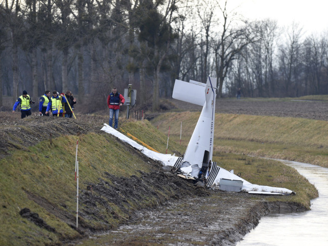 Accident d'avion civil biplace à Yverdon-les-Bains: deux morts