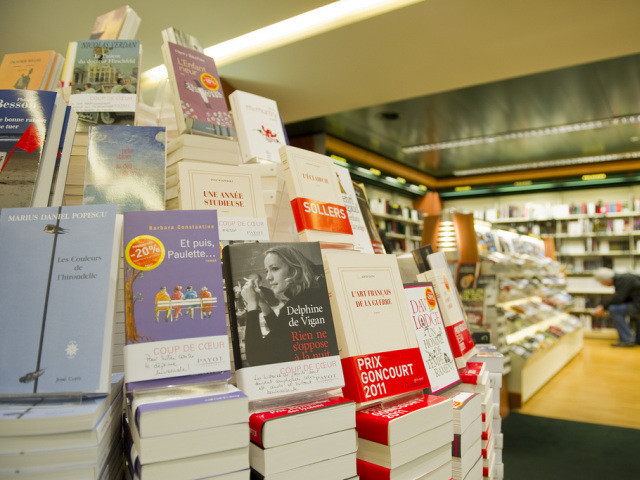 Pour réagir au franc fort, les libraires baissent leur prix