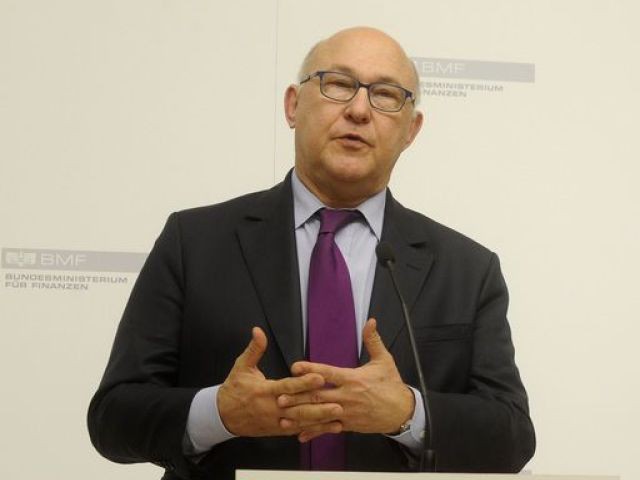 La Suisse devrait entrer dans la zone euro selon Michel Sapin
