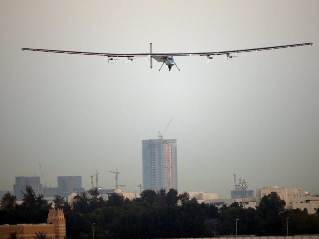 Troisième vol d'essai de Solar Impulse 2 à Abou Dhabi