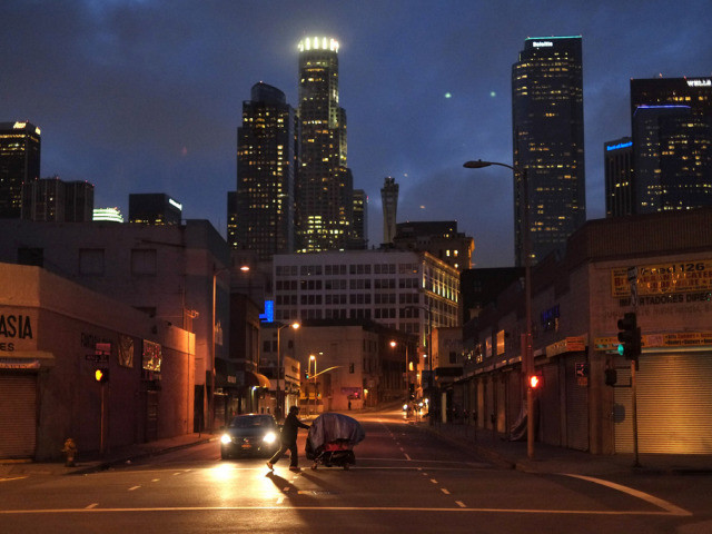 Une vidéo montre des policiers tuant un sans-abri à Los Angeles