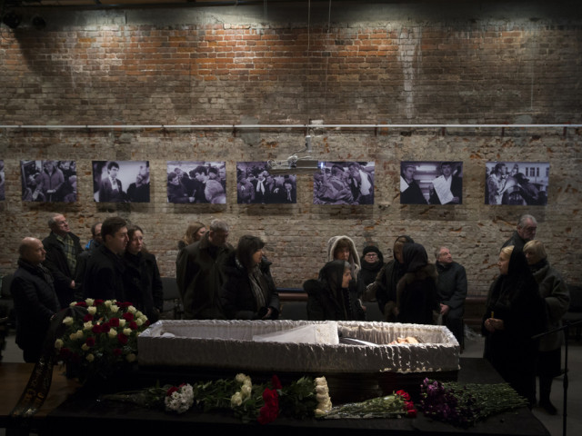 Début des obsèques de l'opposant Boris Nemtsov à Moscou