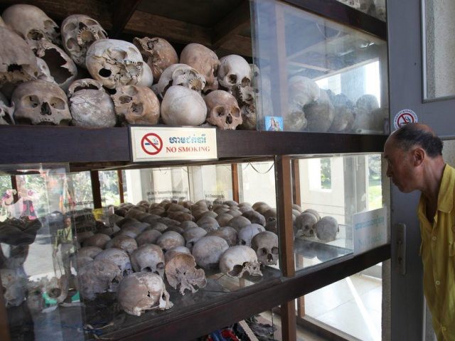 Deux autres khmers rouges inculpés de crime contre l'humanité
