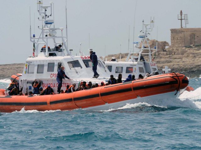 Au moins dix morts dans le naufrage d'un bateau de migrants